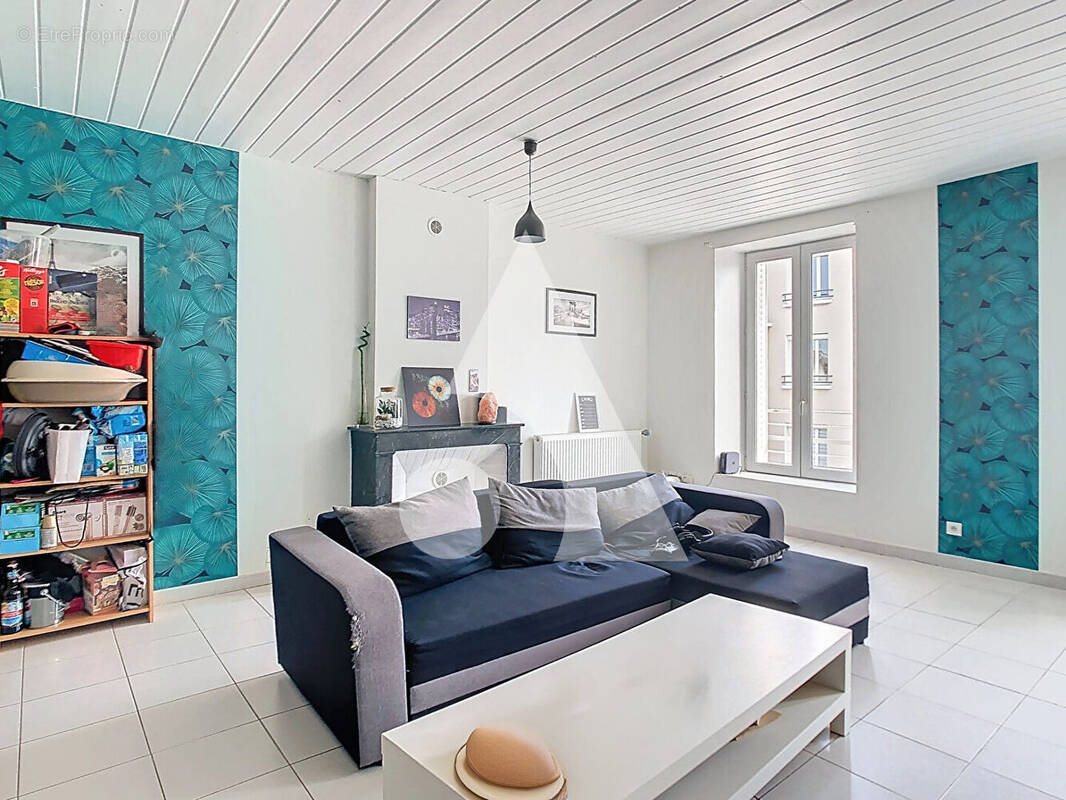 Appartement à CHAZELLES-SUR-LYON