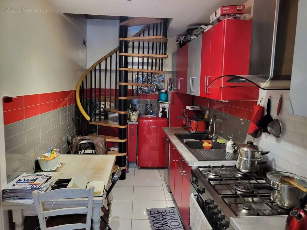 Appartement à JAVERLHAC-ET-LA-CHAPELLE-SAINT-ROBERT