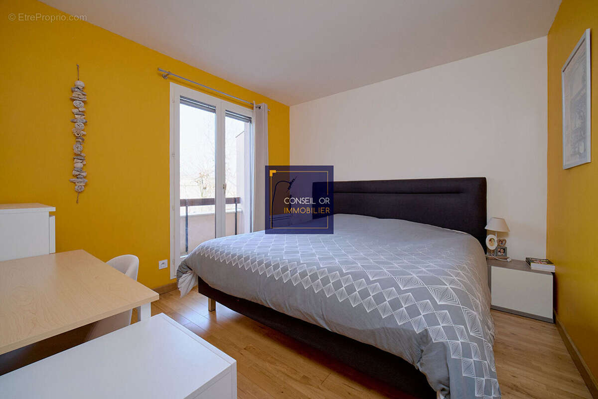 Appartement à SAINT-GENIS-LAVAL