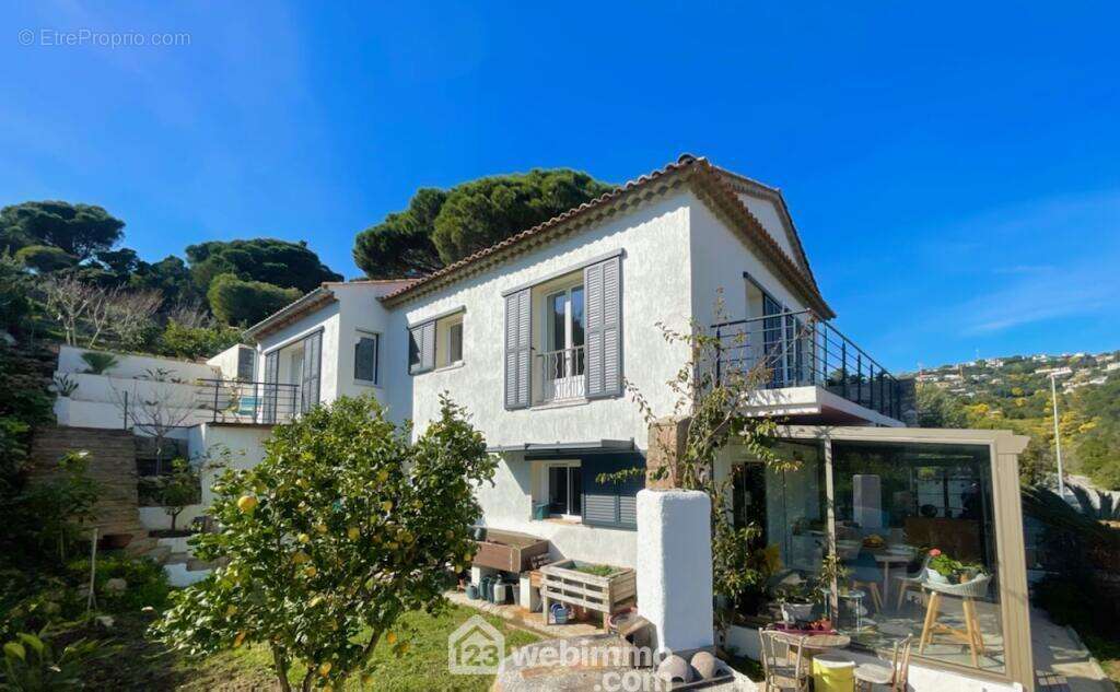 Villa en parfait état, proche bord de mer au calme - Maison à ROQUEBRUNE-SUR-ARGENS