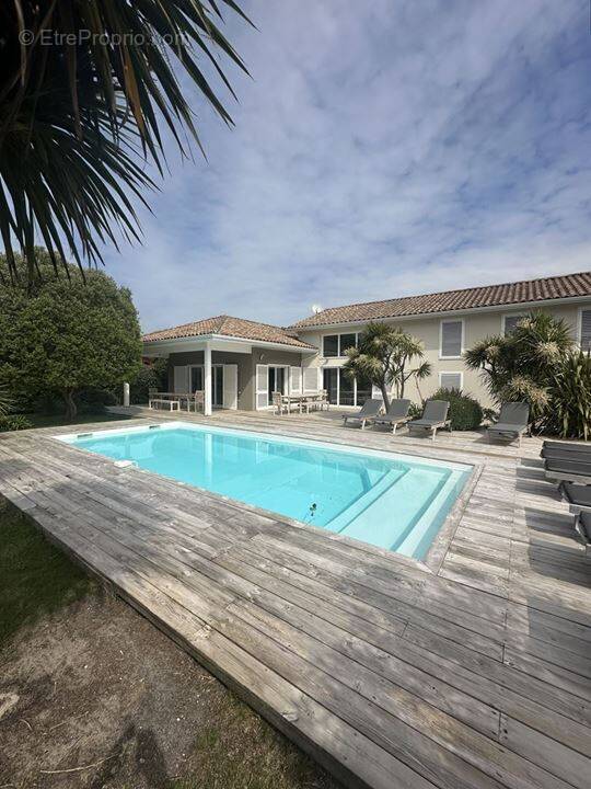 Maison à VENDAYS-MONTALIVET