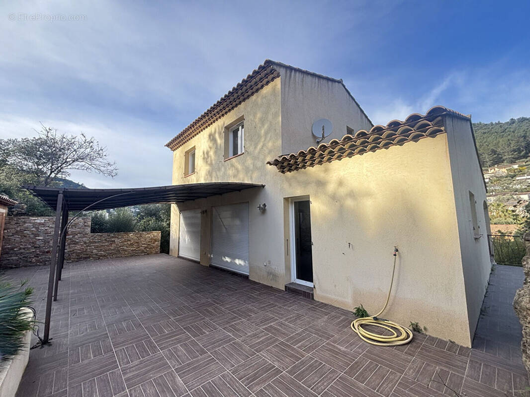 Maison à SOLLIES-TOUCAS