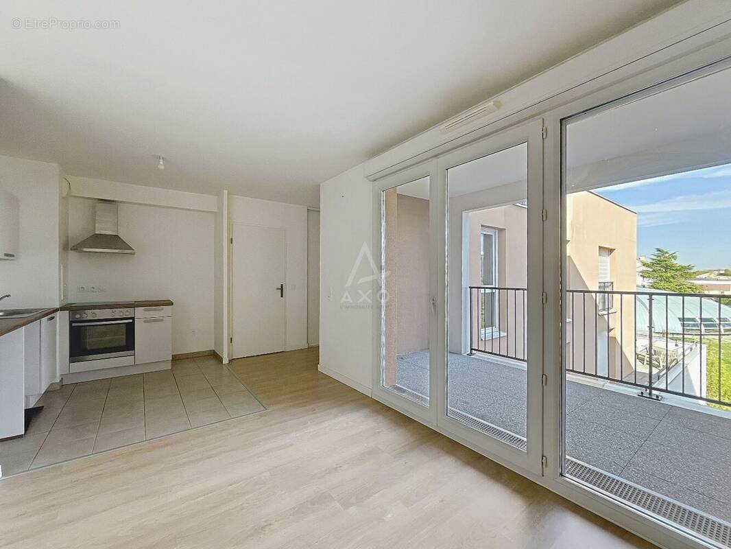 Appartement à COMBS-LA-VILLE