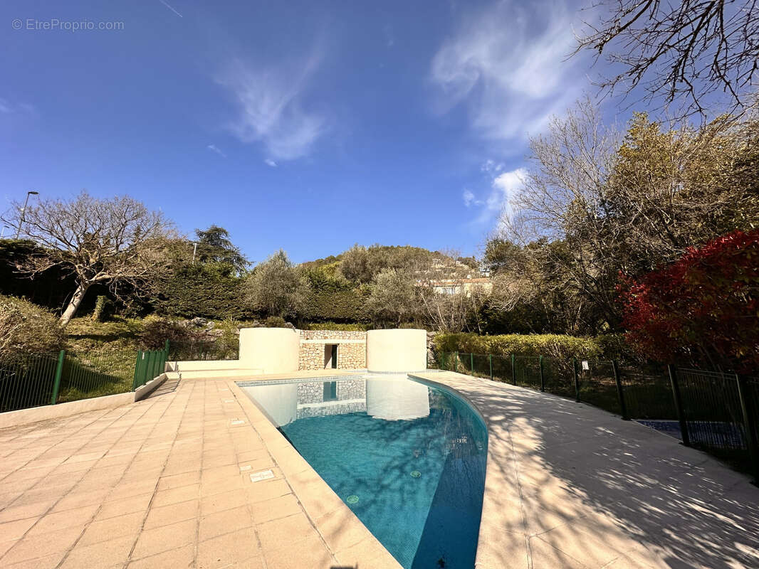 Appartement à EZE