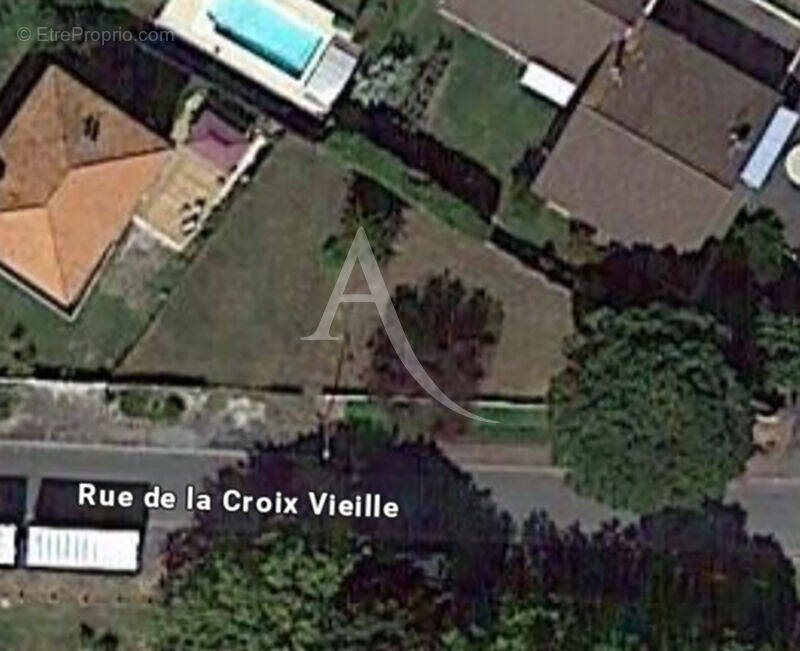 Terrain à MEDIS