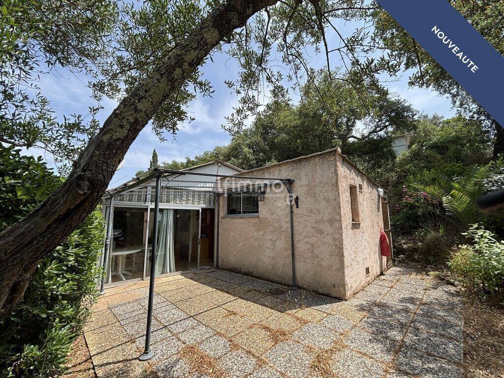 Maison à LE MUY