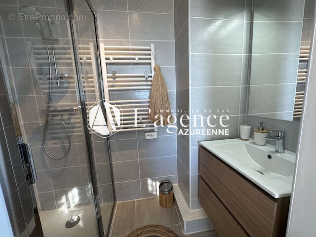 Appartement à SAINT-LAURENT-DU-VAR