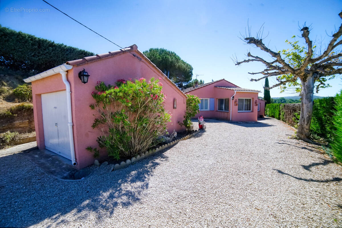 Maison à LA TOUR-D&#039;AIGUES