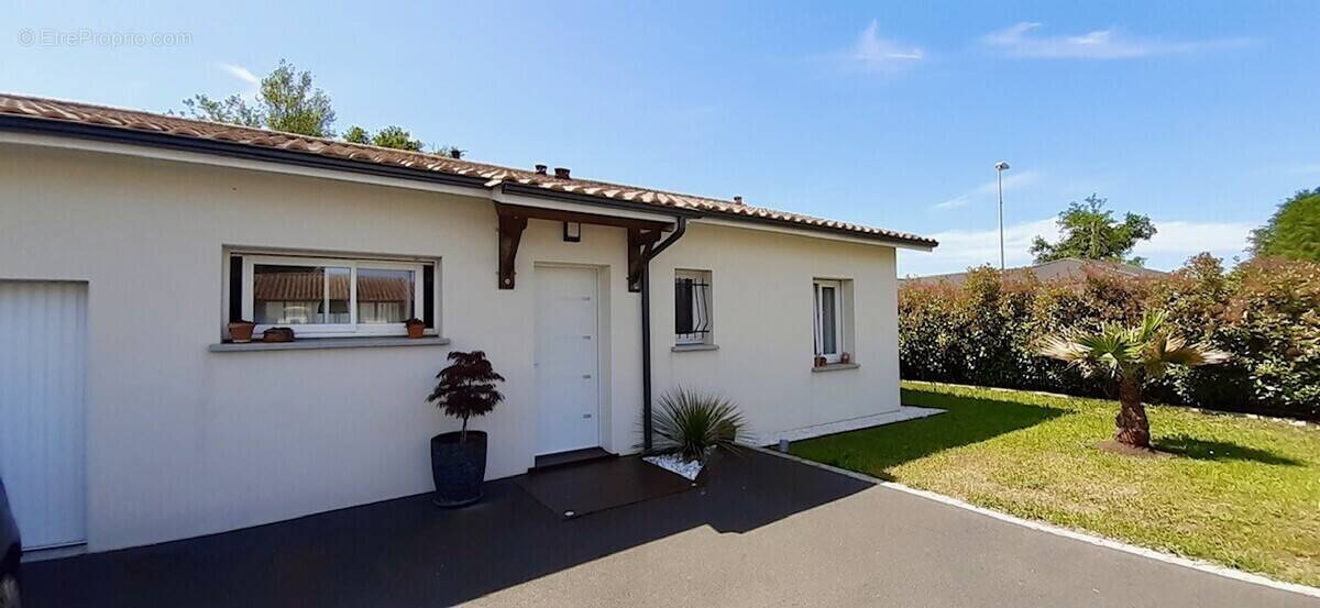 Maison à PAREMPUYRE