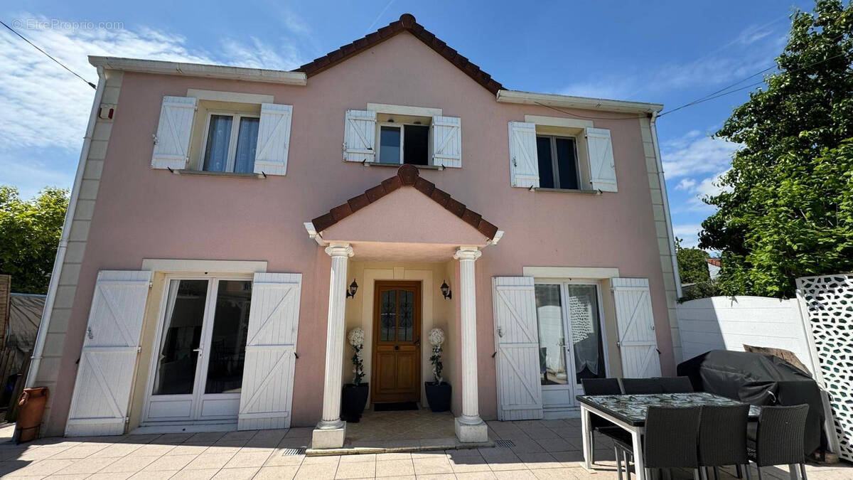 Maison à OZOIR-LA-FERRIERE