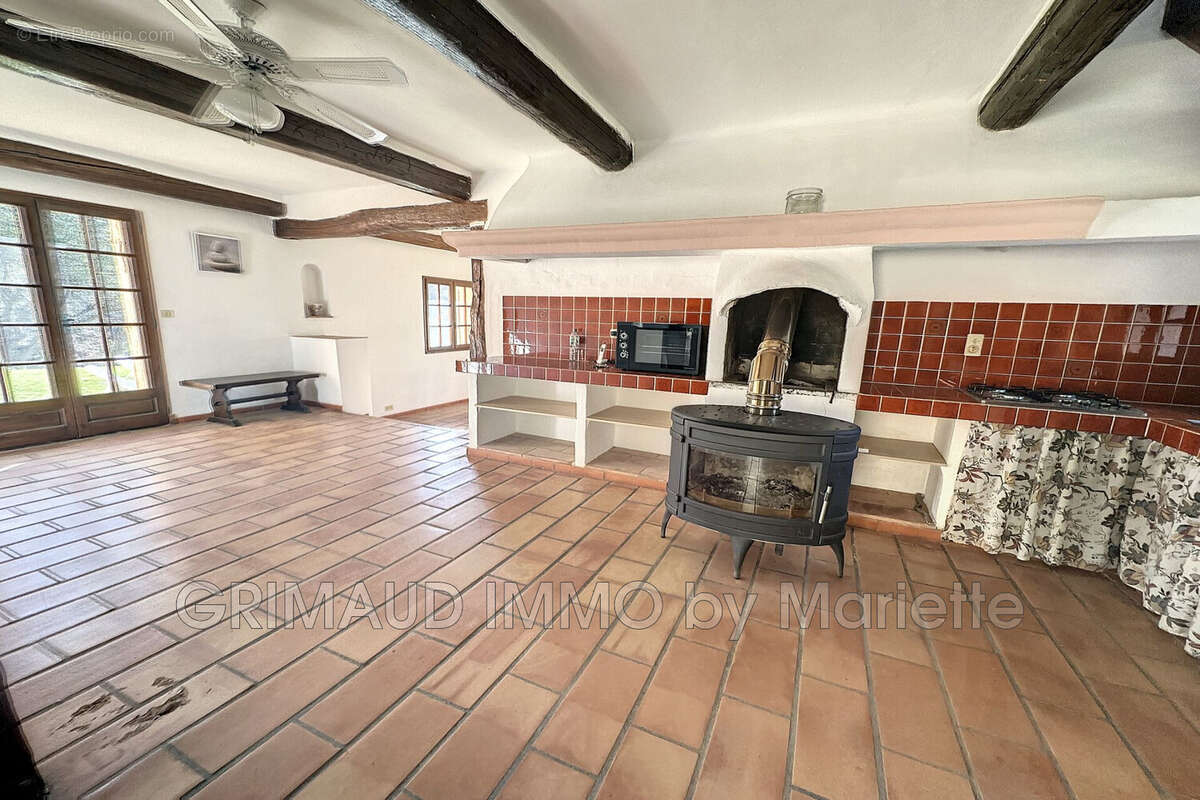 Maison à LA GARDE-FREINET