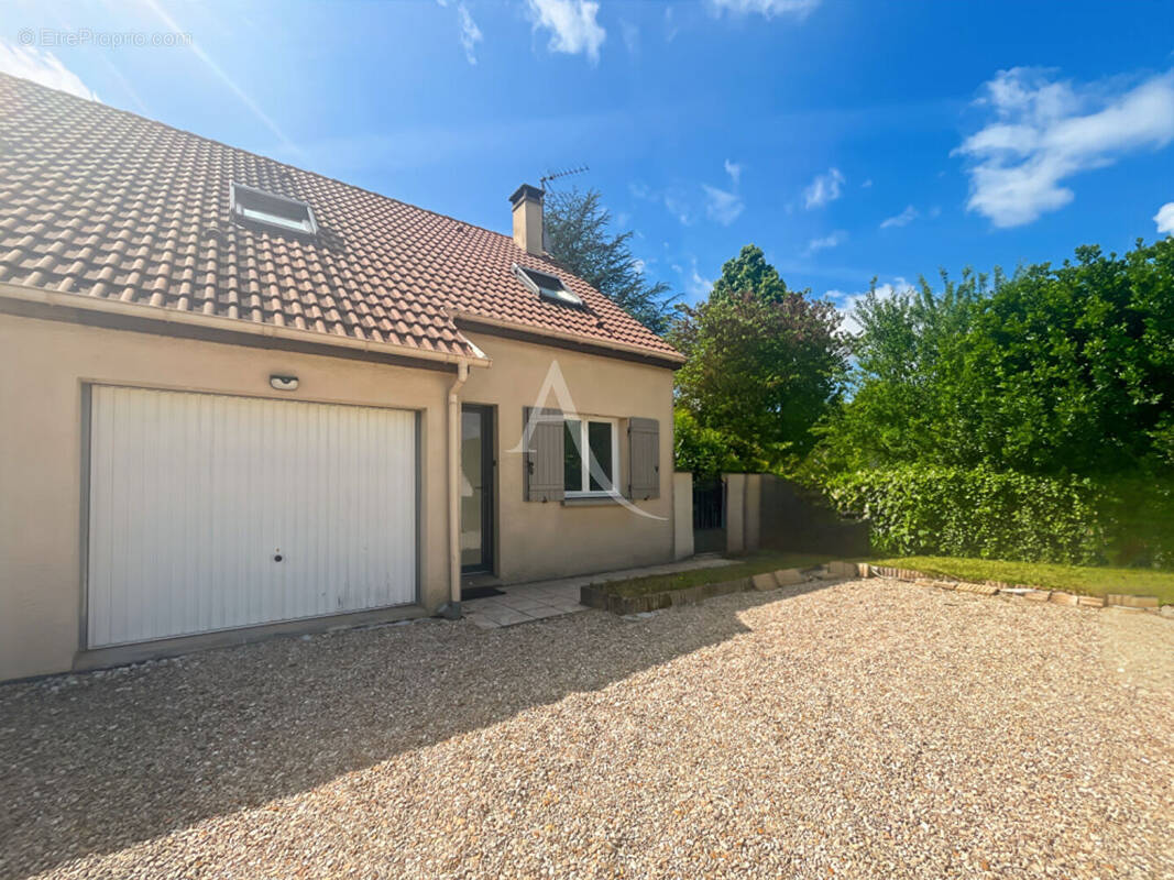 Maison à VERNEUIL-L&#039;ETANG