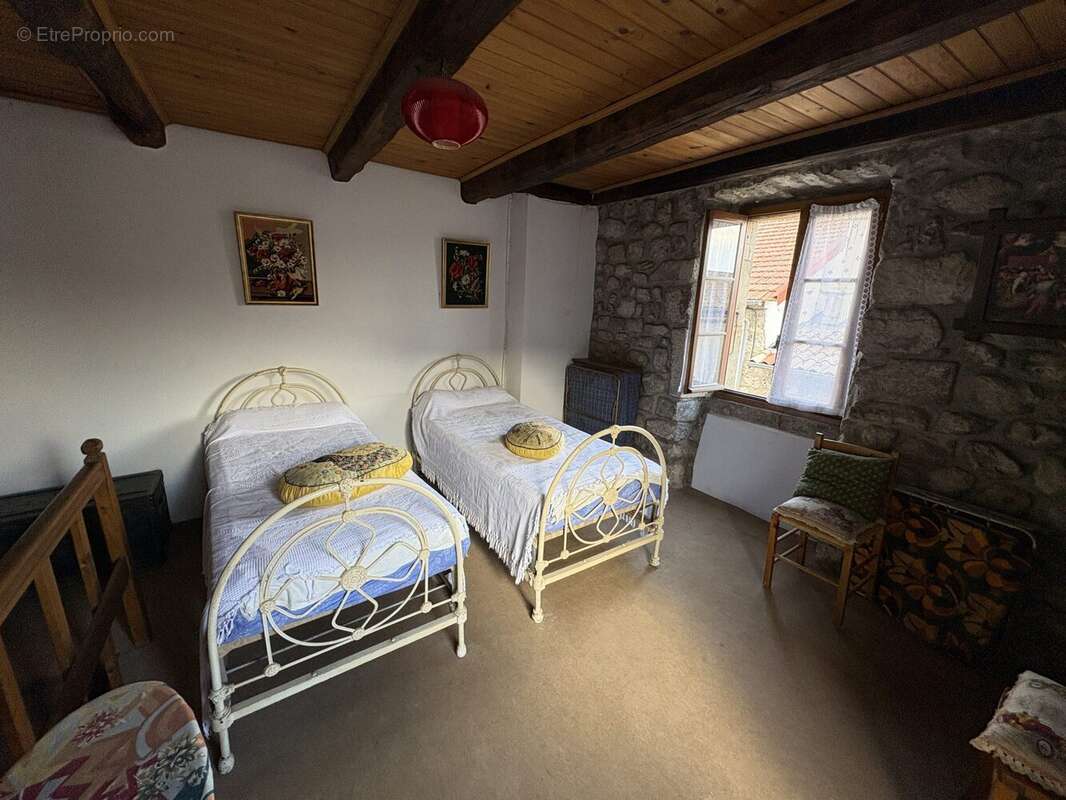 Maison à MONTPEZAT-SOUS-BAUZON