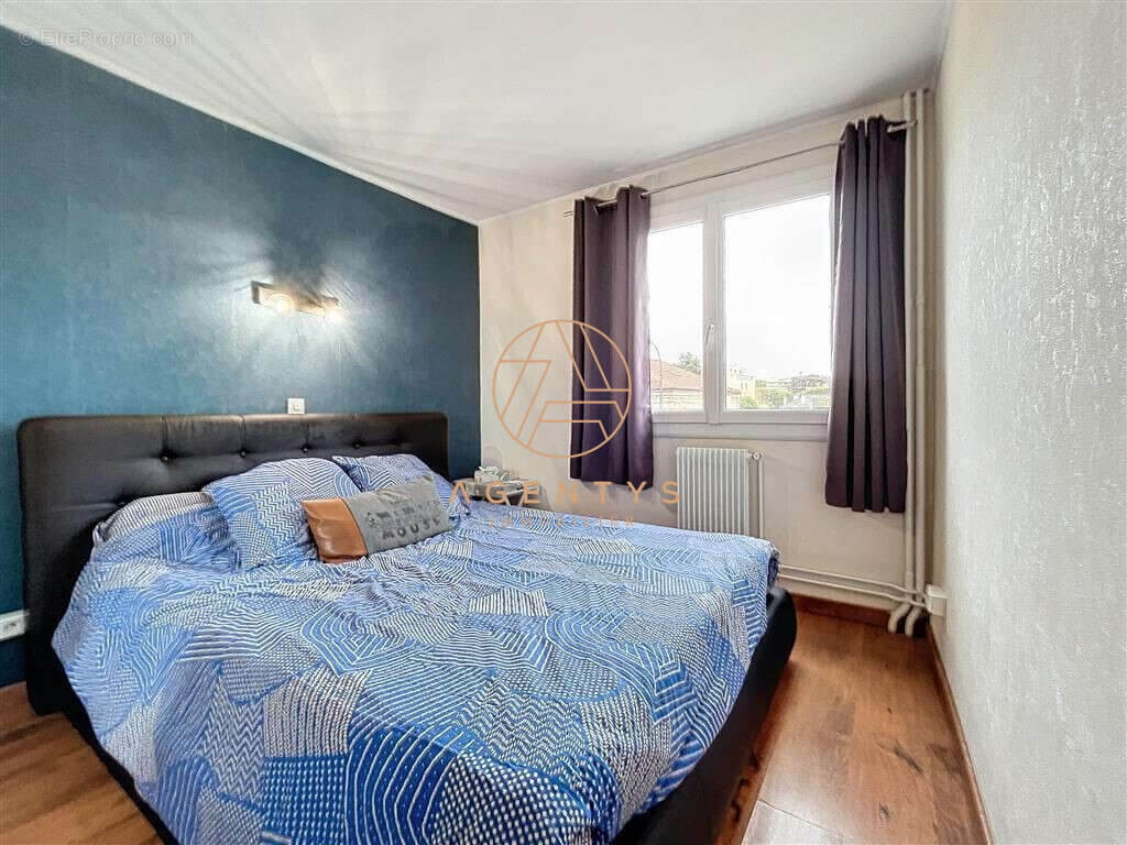 Appartement à SAINT-MAUR-DES-FOSSES