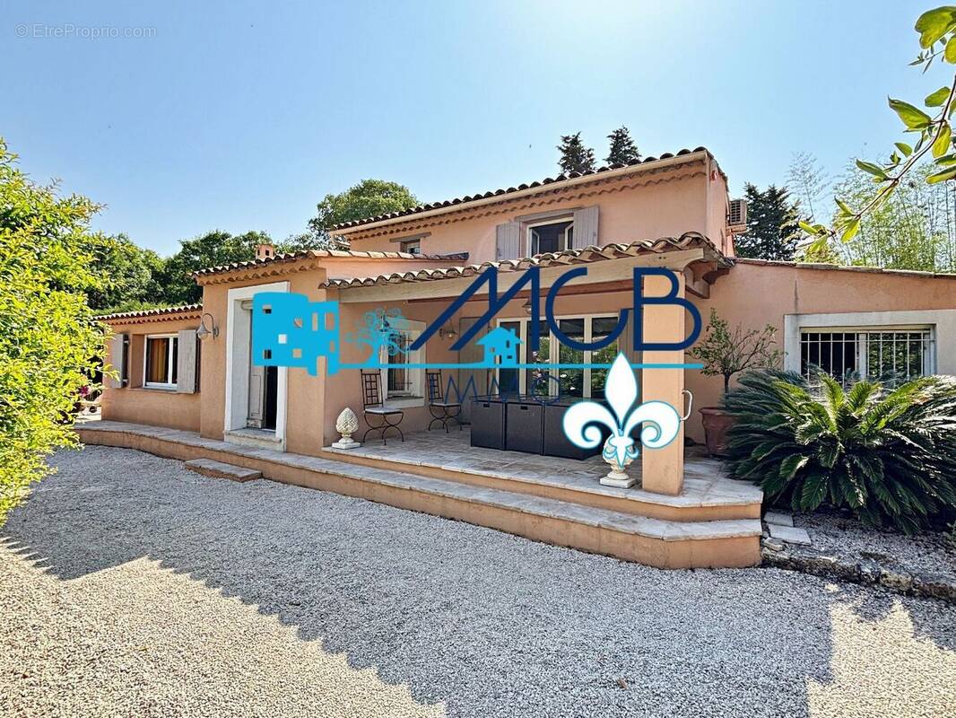 Maison à ROQUEBRUNE-SUR-ARGENS