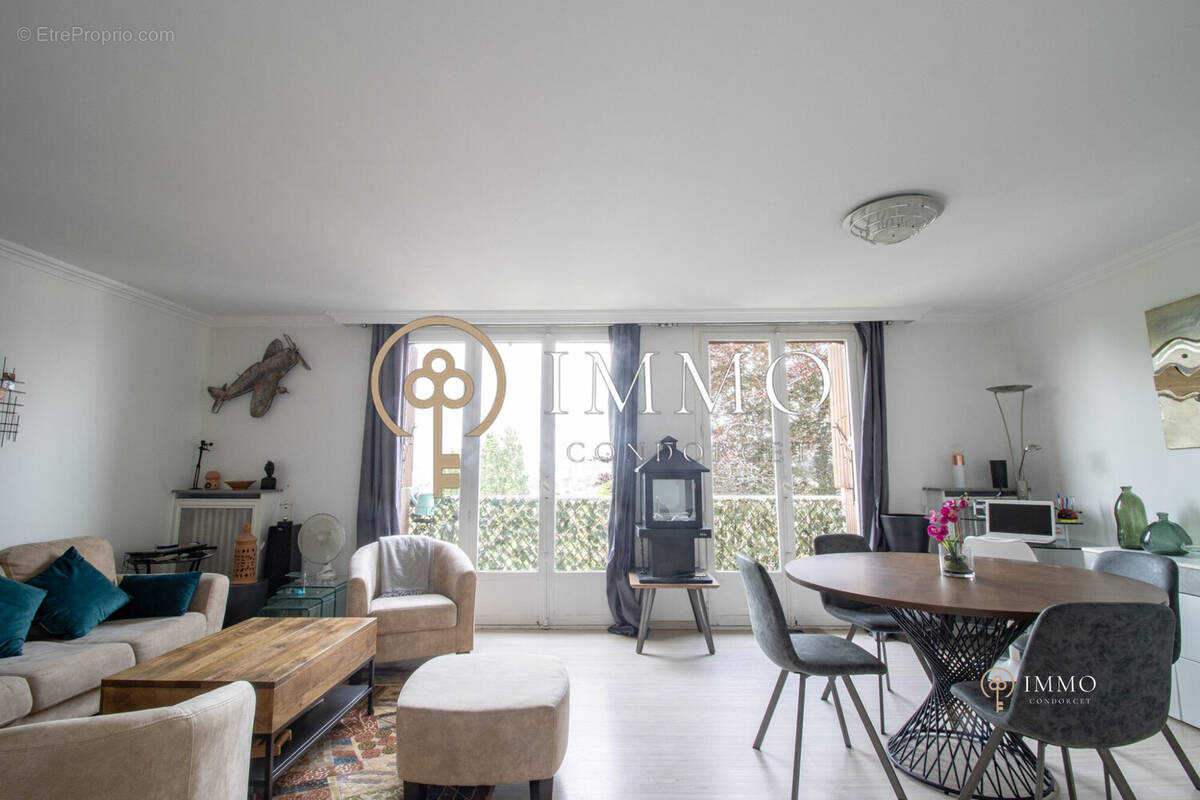 Appartement à L&#039;HAY-LES-ROSES