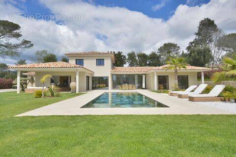 Maison à ROQUEFORT-LES-PINS