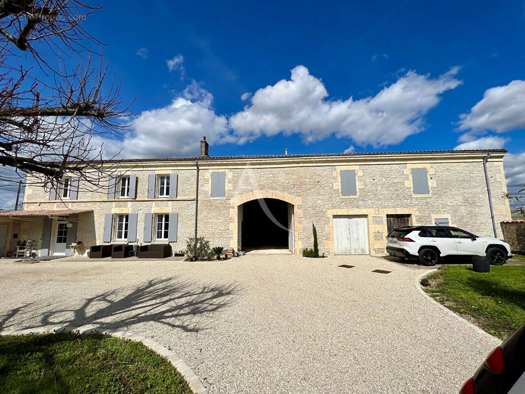 Maison à ASNIERES-LA-GIRAUD