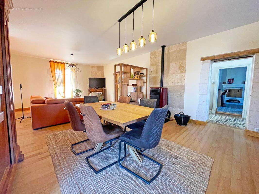 Maison à NEUVIC