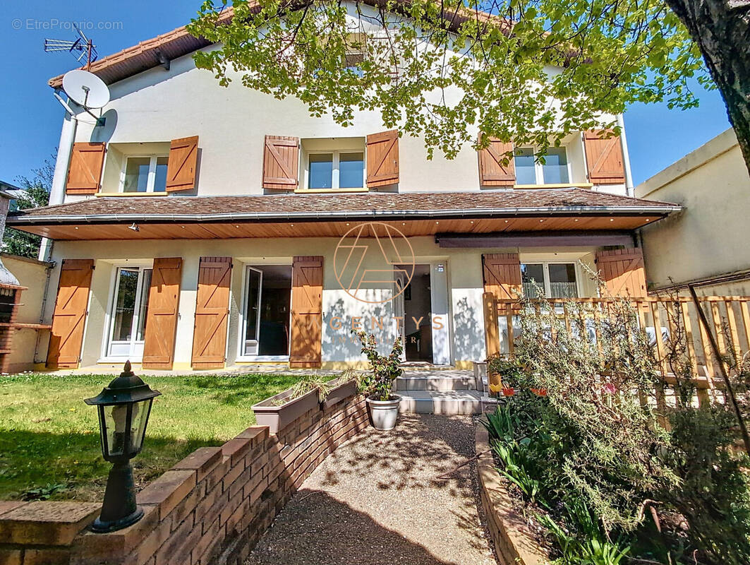 Maison à SAINT-MAUR-DES-FOSSES