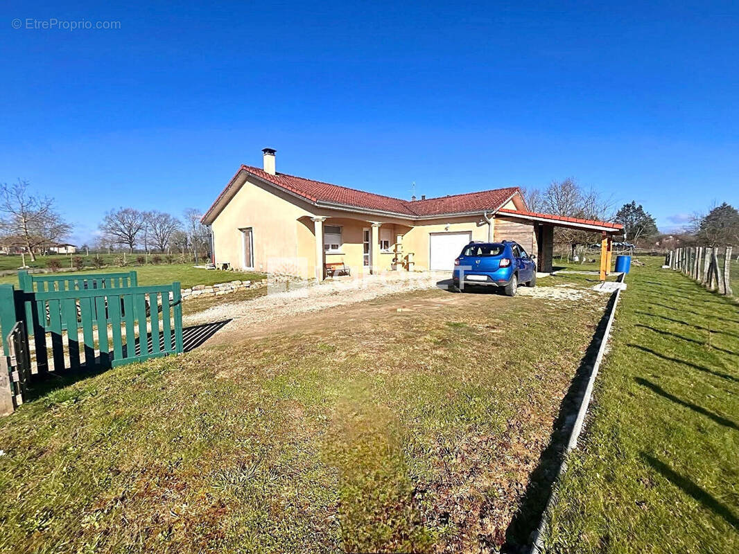 Maison à DOMMARTIN-LES-CUISEAUX