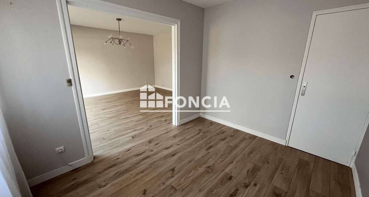 Appartement à FRESNES
