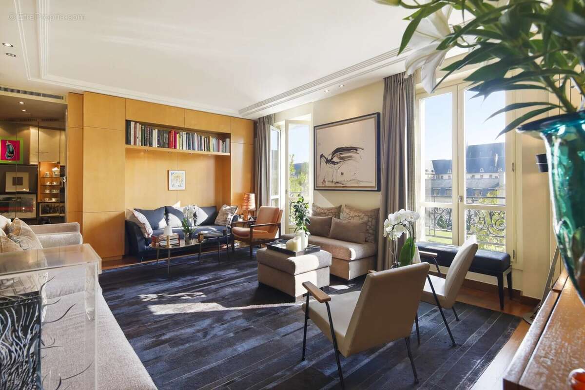 Appartement à PARIS-7E