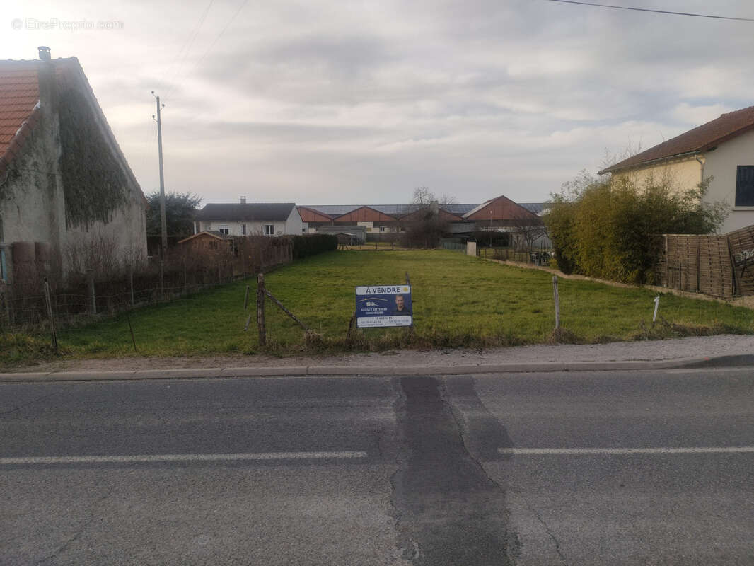 Terrain à VARENNES-SUR-ALLIER