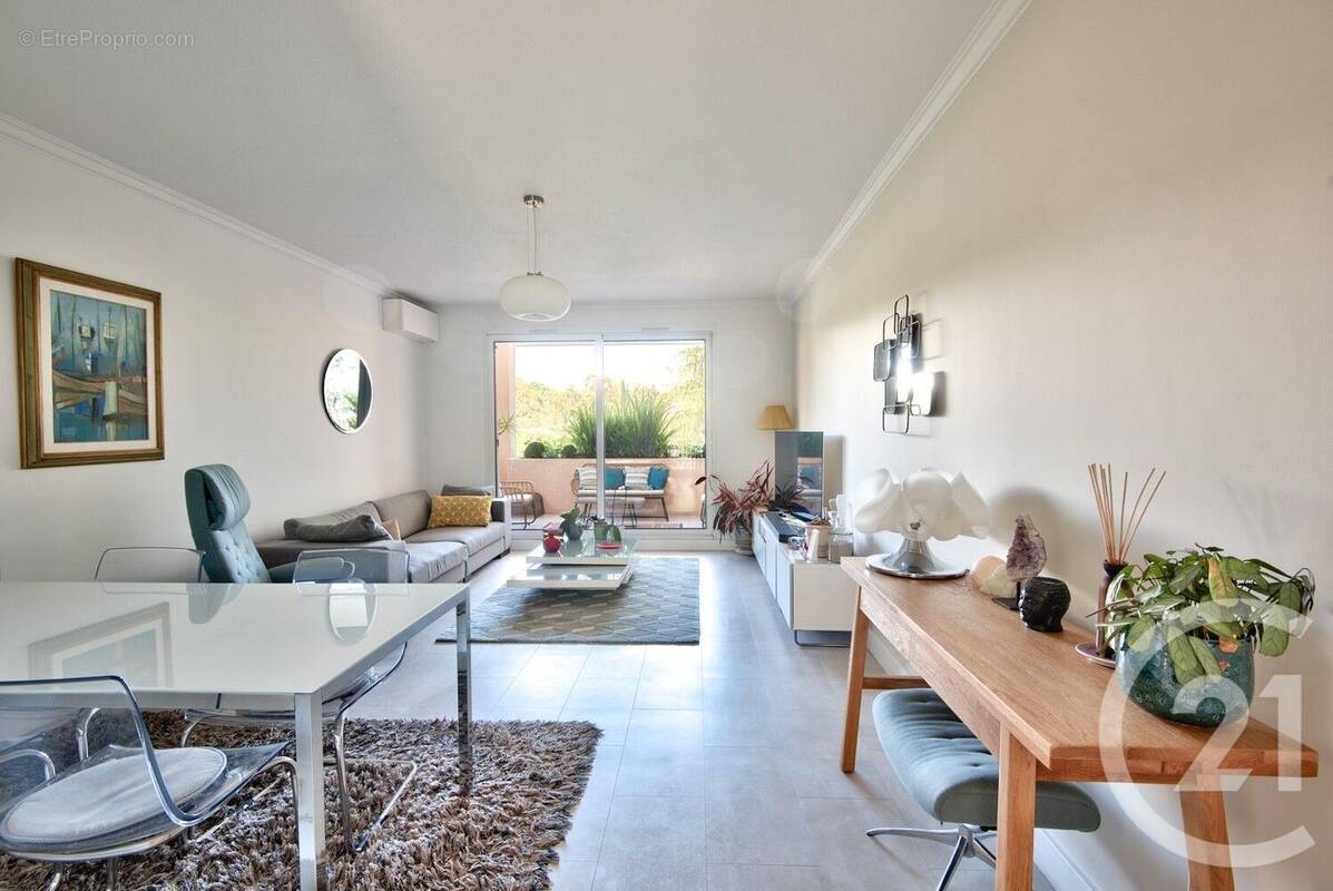 Appartement à VILLENEUVE-LOUBET