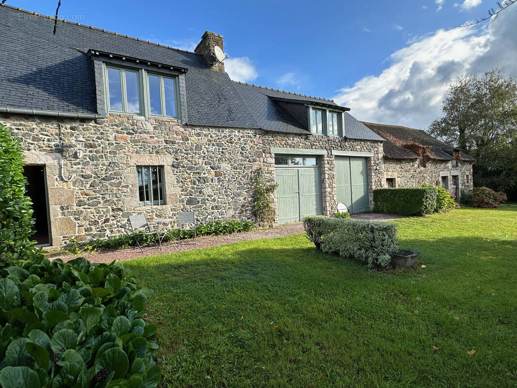 Maison à HENANBIHEN