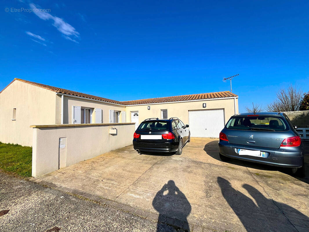 Maison à CHARRON