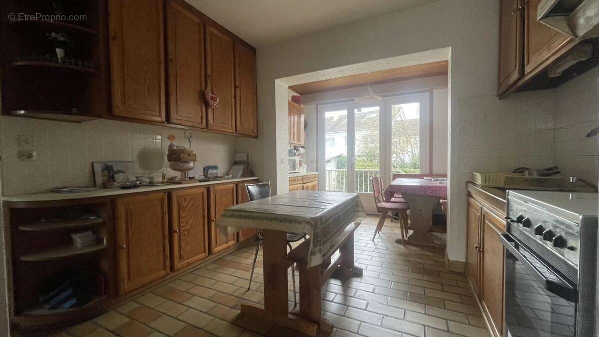 Maison à LES CLAYES-SOUS-BOIS