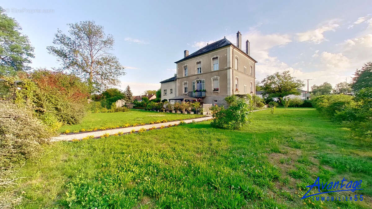 Maison à GONDRECOURT-LE-CHATEAU