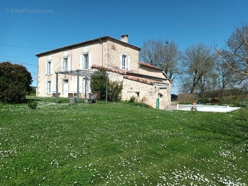 Maison à PORT-SAINTE-MARIE