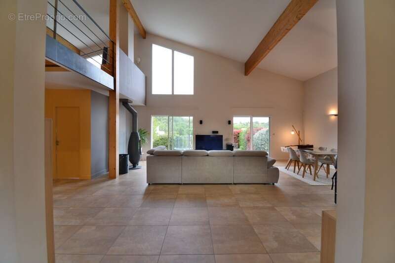 Maison à MAGNAC-SUR-TOUVRE