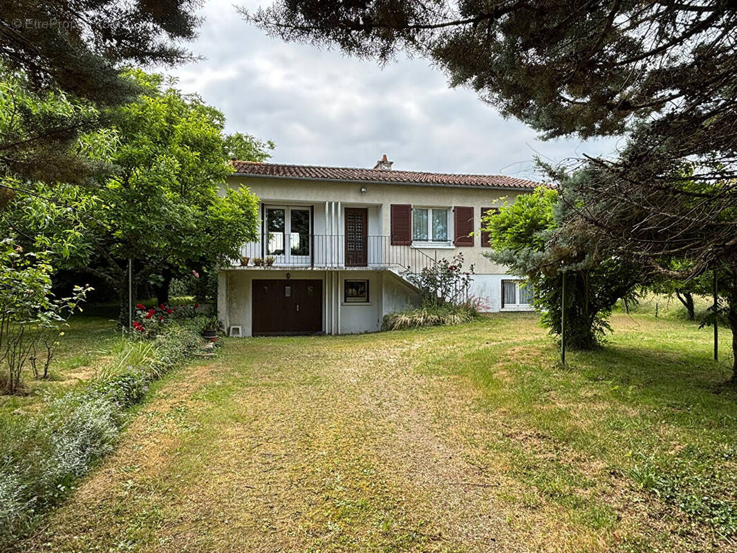 Maison à SAVIGNE
