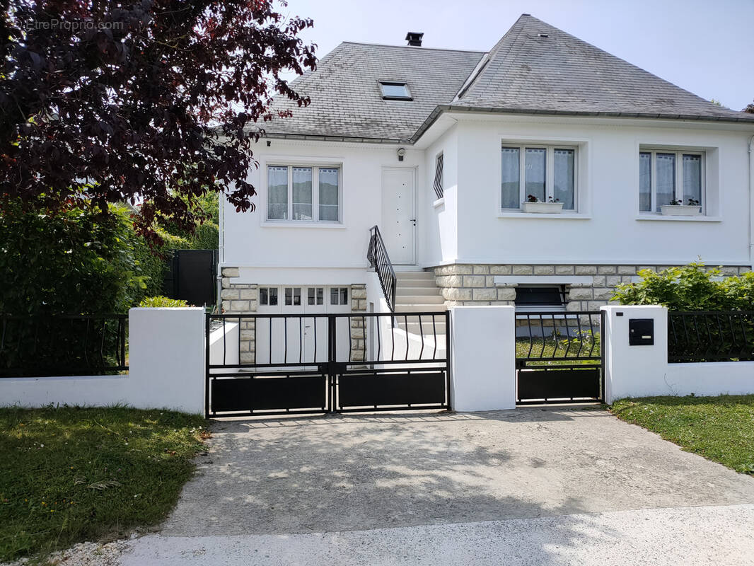 Maison à SAINT-REMY-LES-CHEVREUSE
