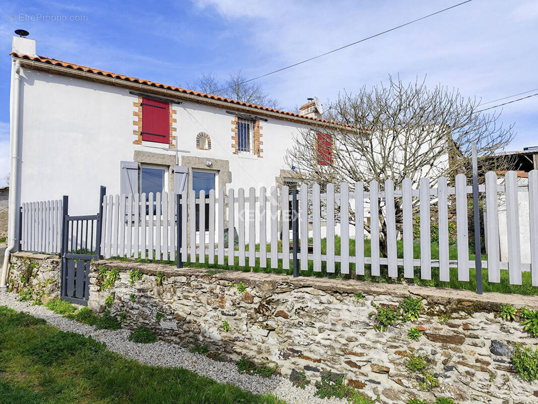 Maison à SAINT-FLORENT-DES-BOIS