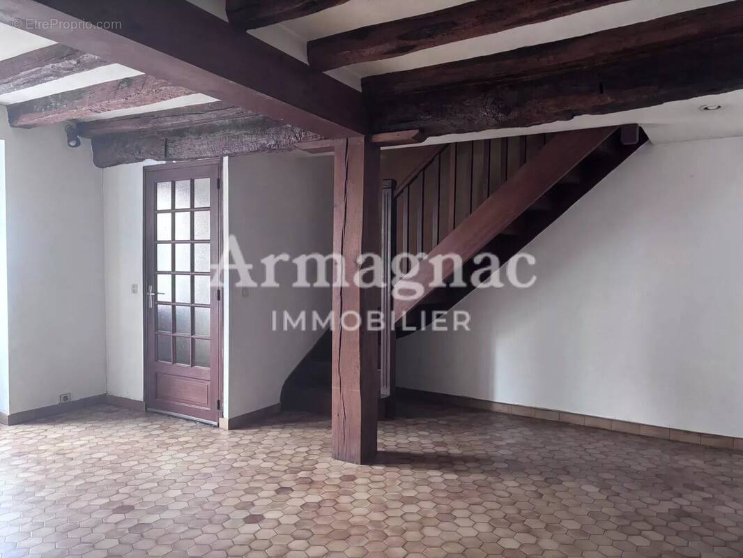 Maison à VIC-FEZENSAC
