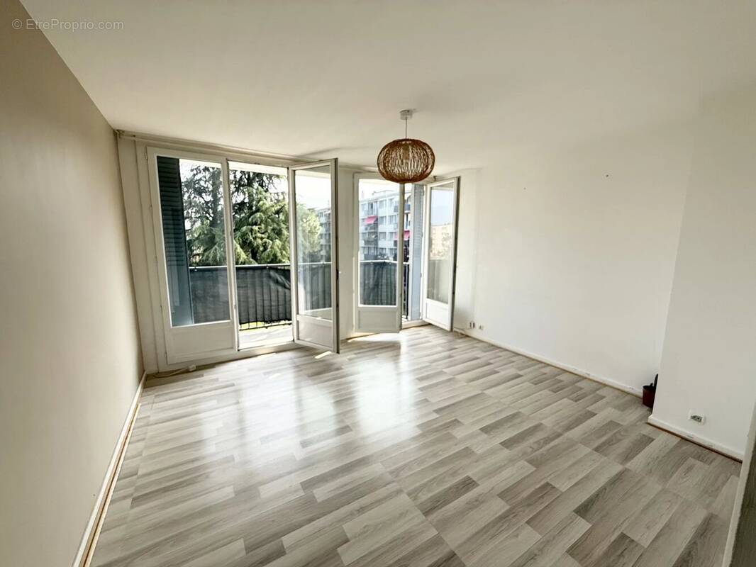 Appartement à LE PONT-DE-CLAIX