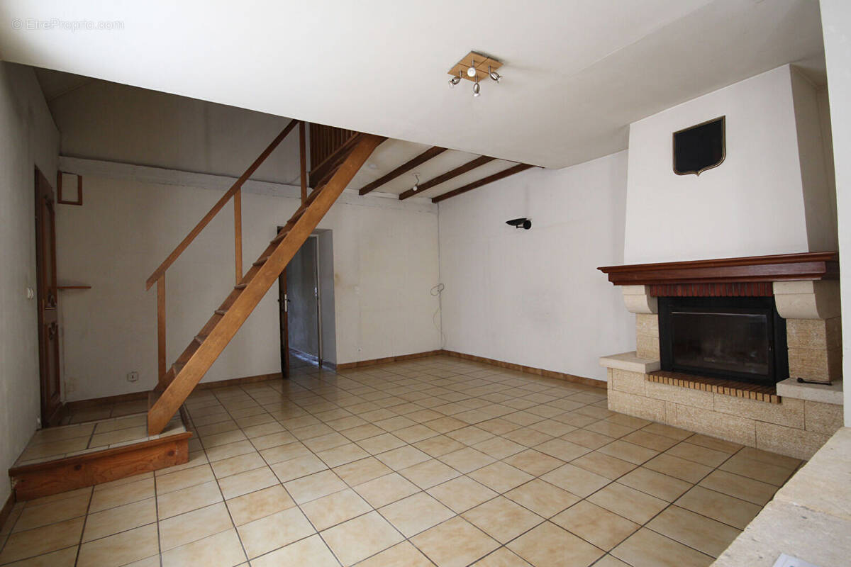 Maison à VERNEUIL-EN-HALATTE