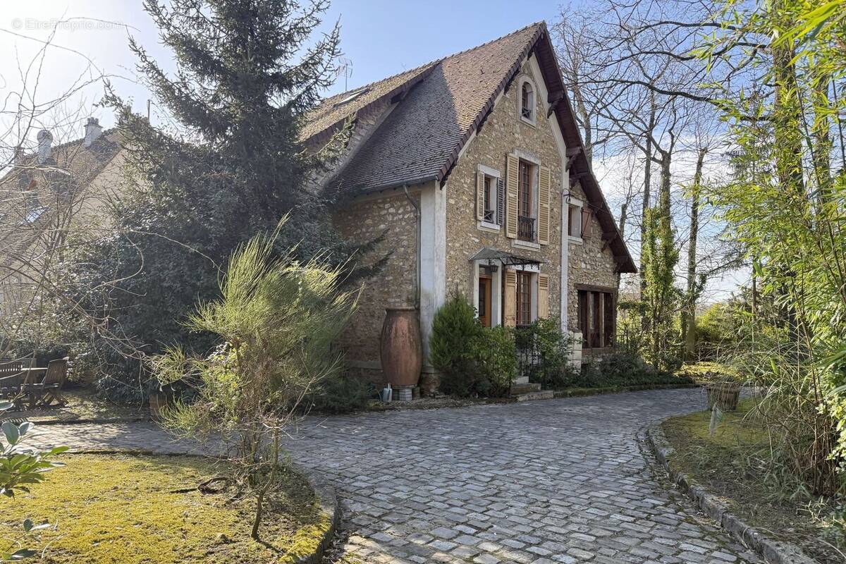 Maison à BEAUCHAMP