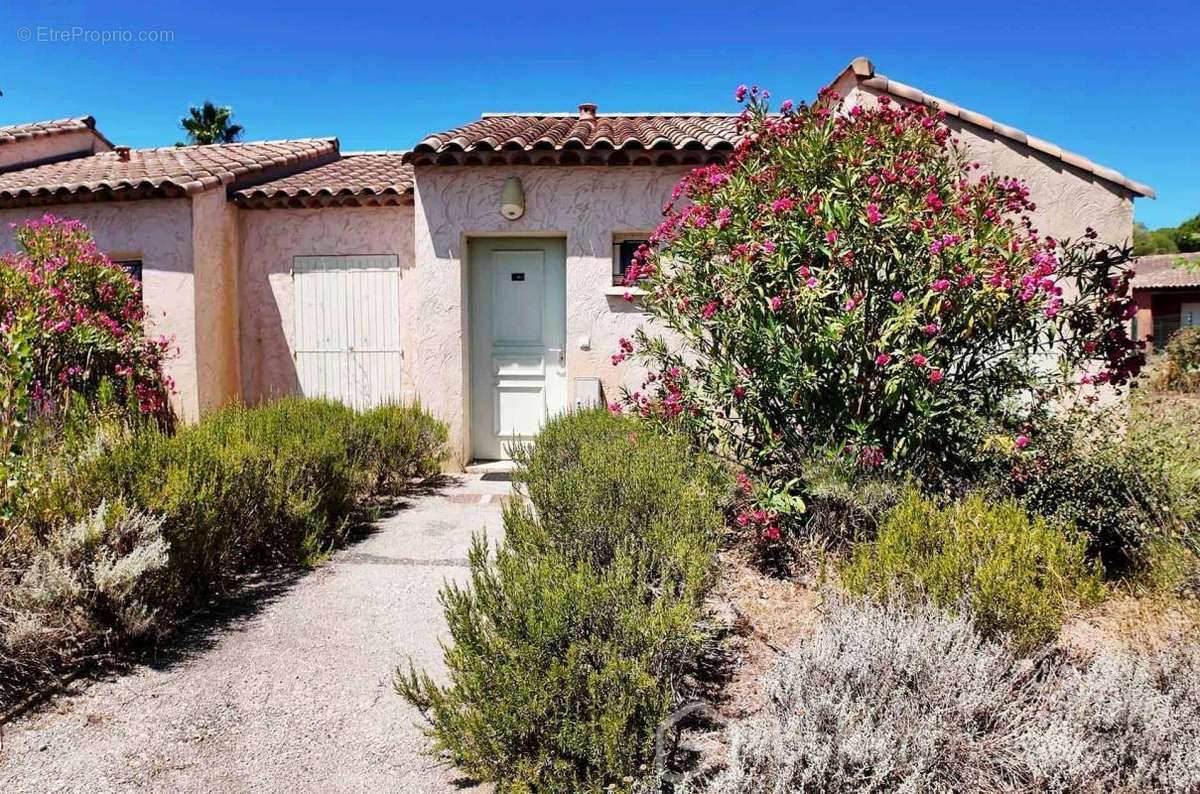 Maison à PUGET-SUR-ARGENS