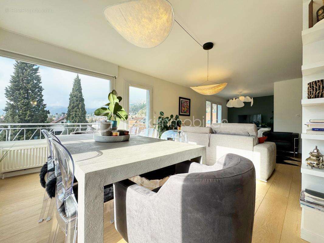 Appartement à CORENC