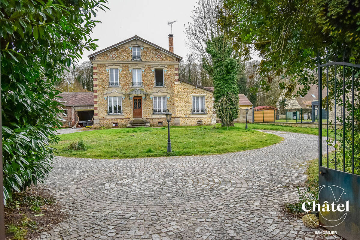 Maison à THIERS-SUR-THEVE