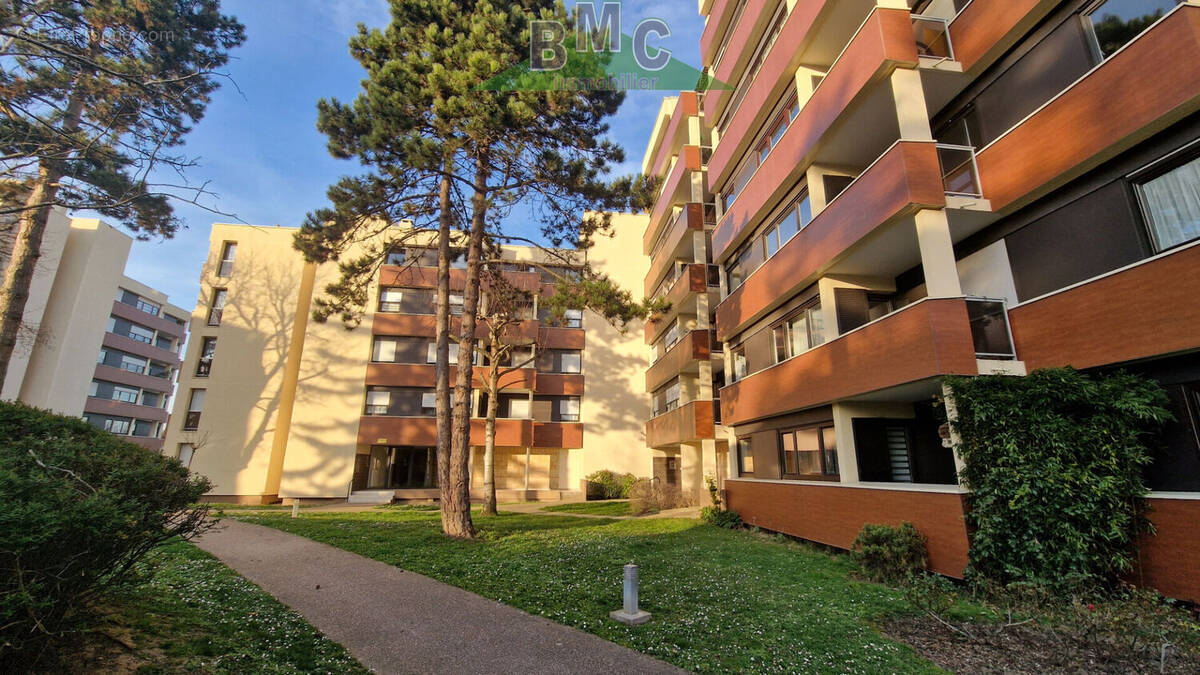 Appartement à LE PLESSIS-BOUCHARD