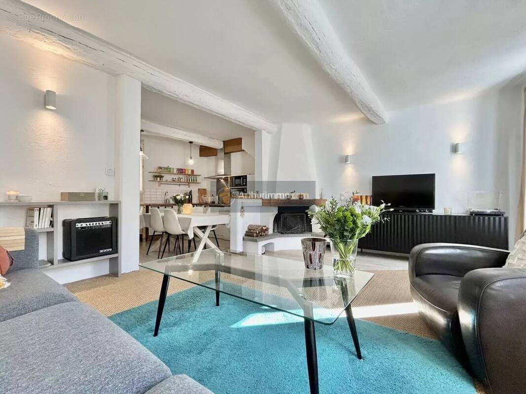 Appartement à BAGNOLS-EN-FORET
