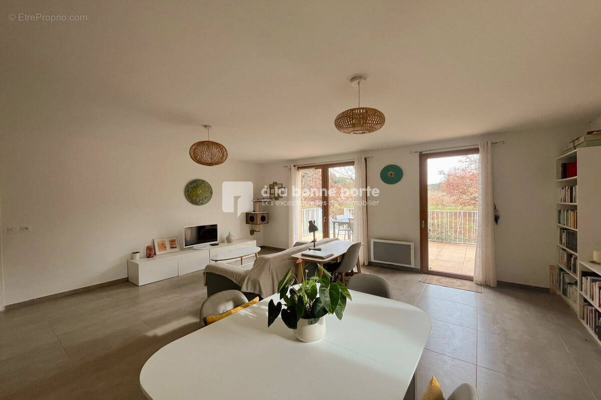 Appartement à CHATEAUNEUF-LE-ROUGE