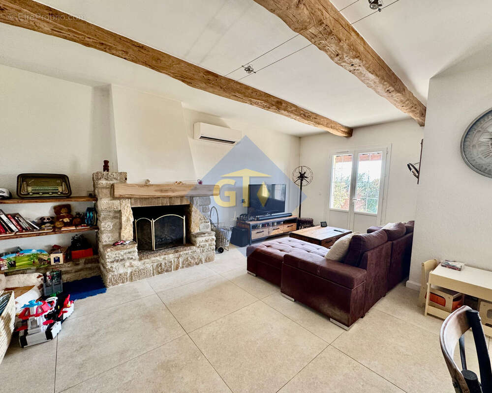 Maison à LAUDUN-L&#039;ARDOISE