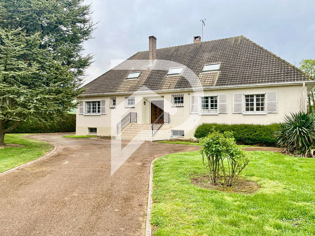 Maison à FONTAINE-LES-GRES